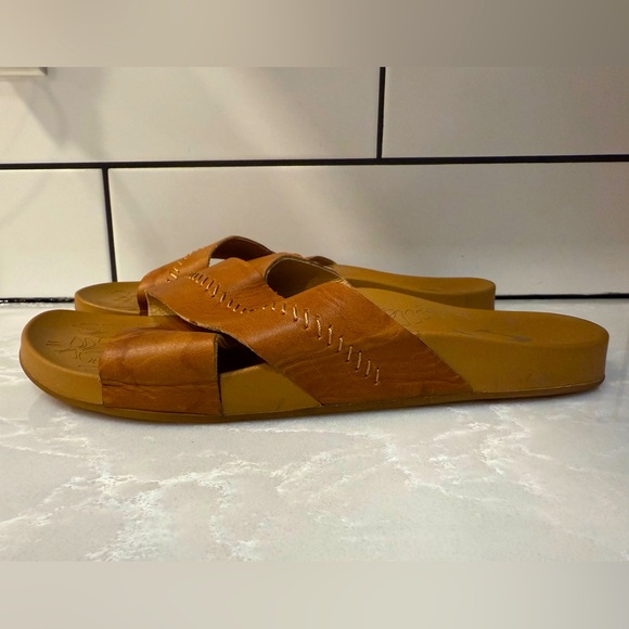 Olukai Kipea Olu Women’s Brown Tan Leather Sandals Slides Size 8 - Picture 1 of 8